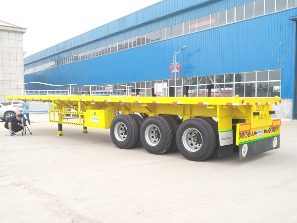 平板運輸半掛車