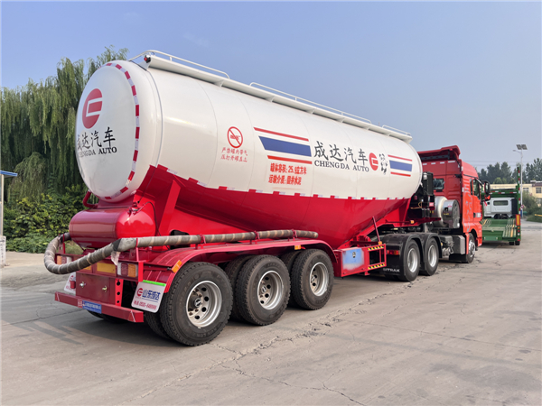 粉粒物料運(yùn)輸半掛車