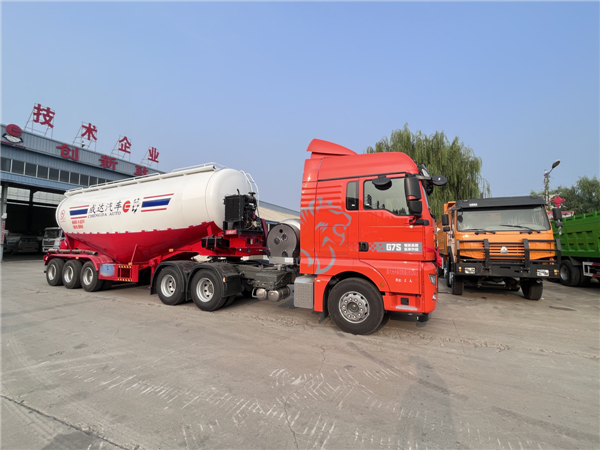 粉粒物料運(yùn)輸半掛車